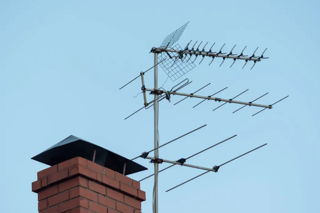 TV Antenna Installation: Professional vs. DIY